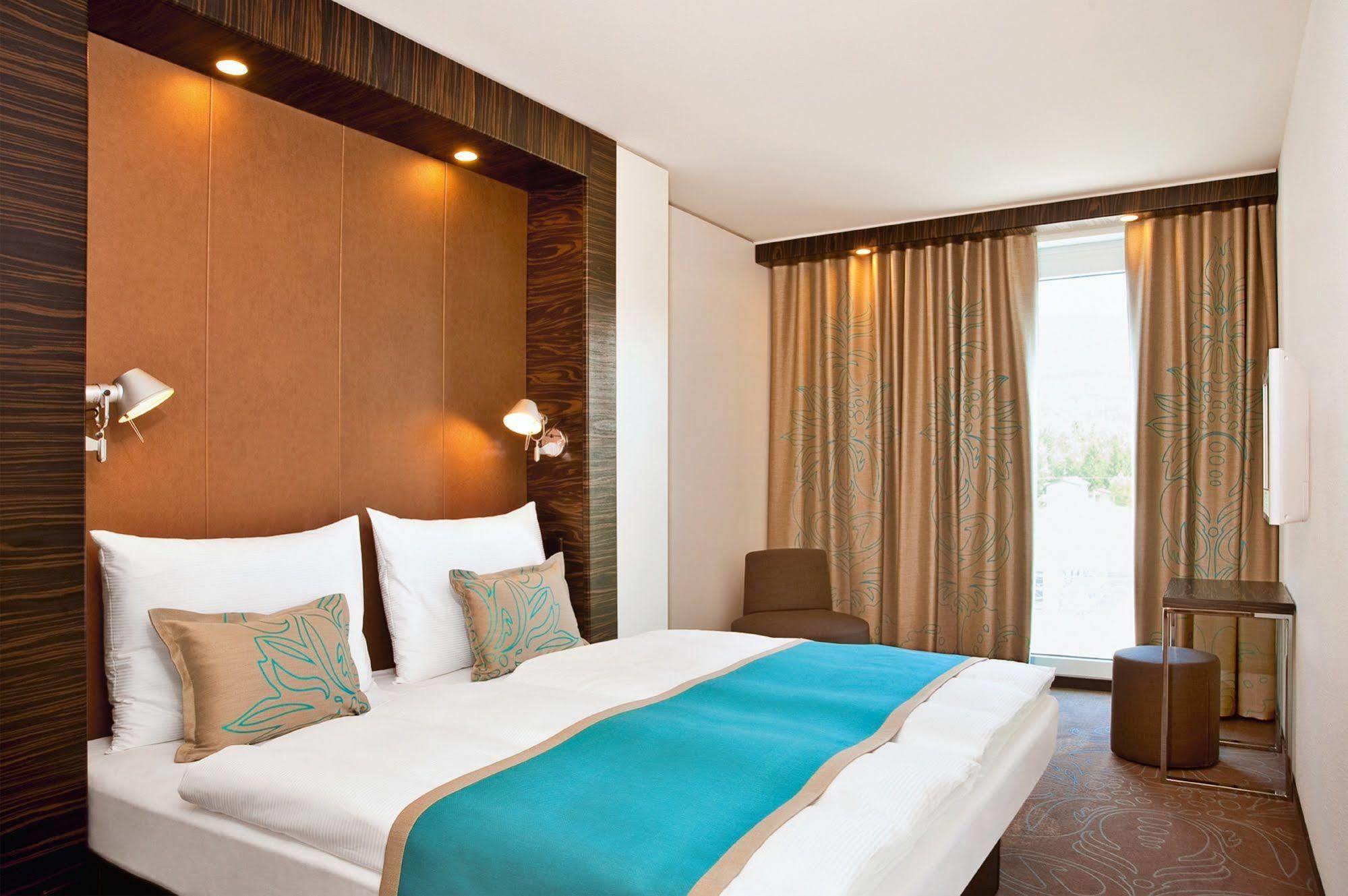 Motel One Berlin-Potsdamer Platz Exterior photo